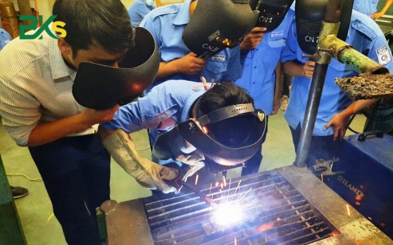 Làm Chứng Chỉ Nghề Hàn Uy Tín Nhanh Nhất 2025